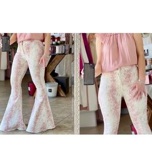 NWT NEVER WORN SNAKE PRINT SIZE LARGE WIDE LEG STATEMENT JEAN PIECE, TAGS STILL